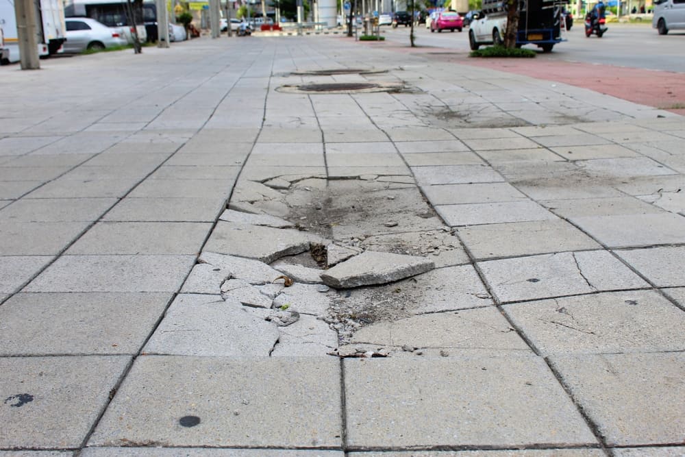 The pavement surface is damaged. Broken brick blocks can pose a danger to pedestrians.